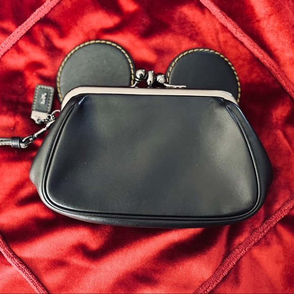 COACH X DISNEY MICKEY KISSLOCK WRISTLET/CLUTCH ❤️LIMITED EDITION ❤️Mint cond… - Picture 4 of 10